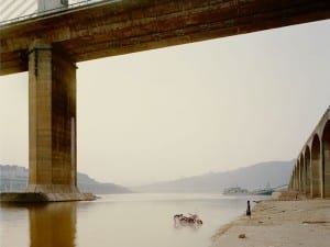 Nadav Kander, Chongqing VII (Washing Bike).