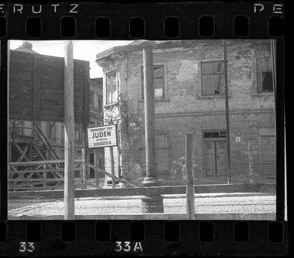 Aesthetica Magazine Memory Unearthed The Lodz Ghetto Photographs Of Henryk Ross Art Gallery Of Ontario Toronto