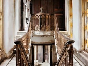 Laura McPhee, Stairwell, Monmoth Ghosh House, North Kolkata, 2001.