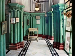 Laura McPhee, Thakur Dalan (Hall of Worship) at the Bose House, Ramkrishnapur, Howrah, 2005.