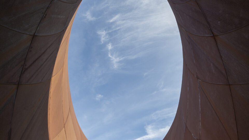 Anish Kapoor Transforms <br> Subway into a Sculptural Journey