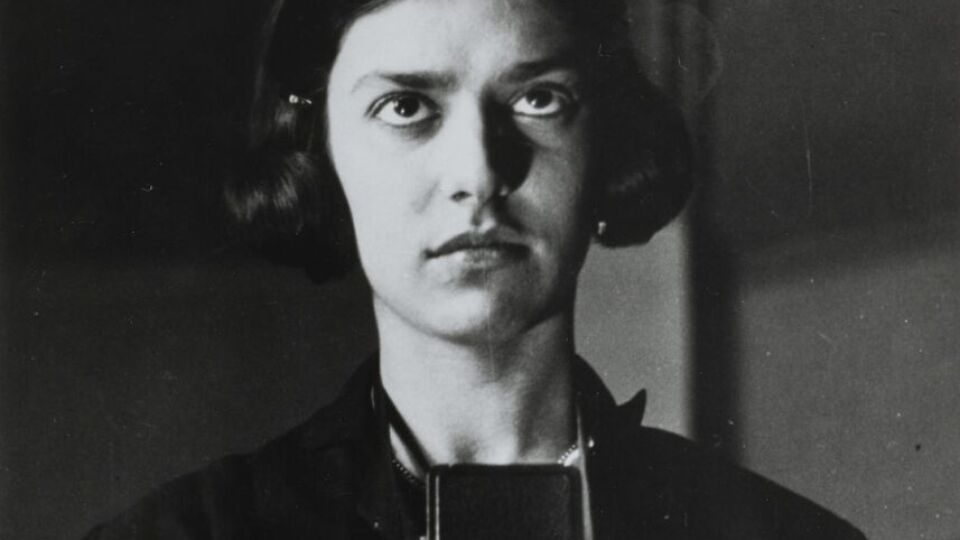 How Eva Besnyö Changed<br>the Definition of Photography
