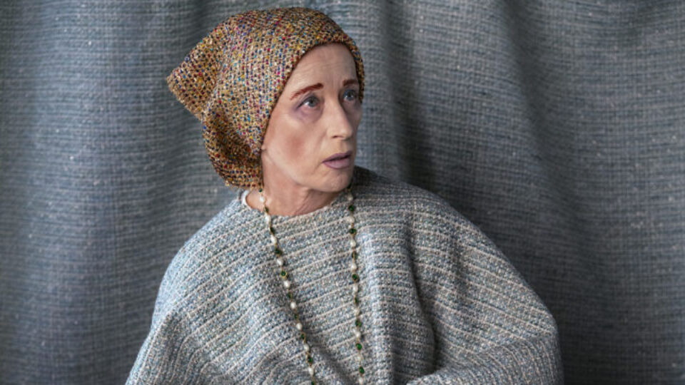 Cindy Sherman & Lorna Simpson: <br> Performance, Identity and Memory